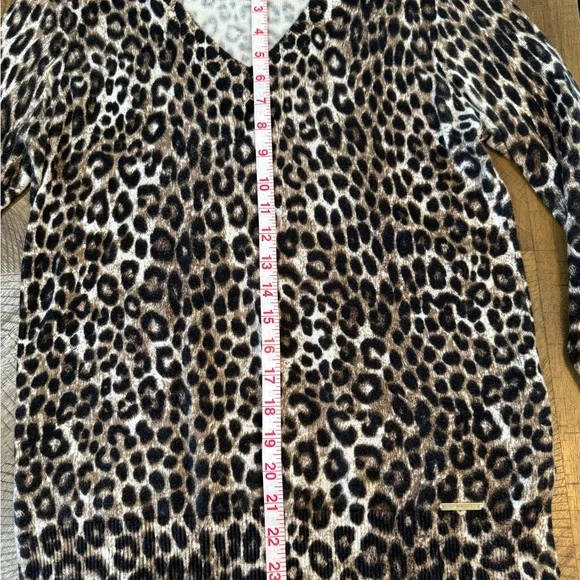 Michael Kors Women’s V-Neck Leopard Print Lightweight Sweater Size Small - Picture 5 of 14